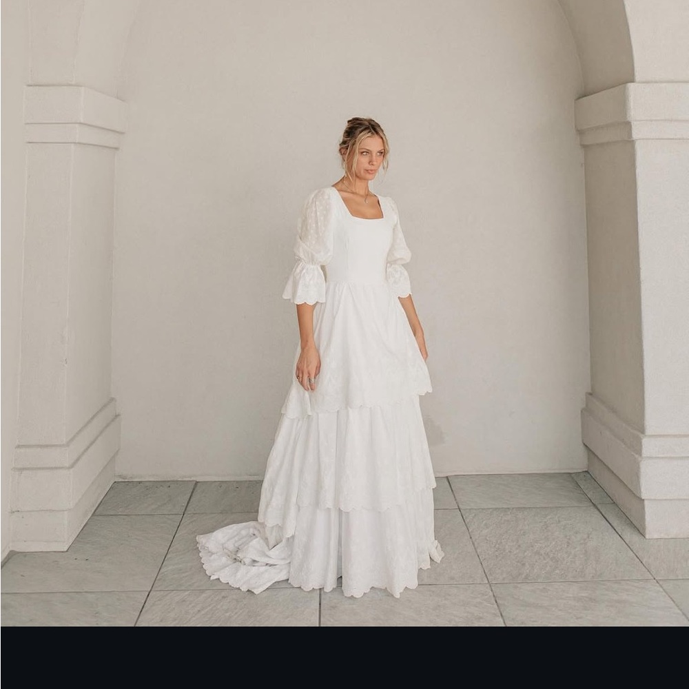 Chic White Tiered Wedding Dress - Picture 3 of 6